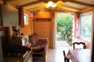 pièce intérieur roulotte campagne